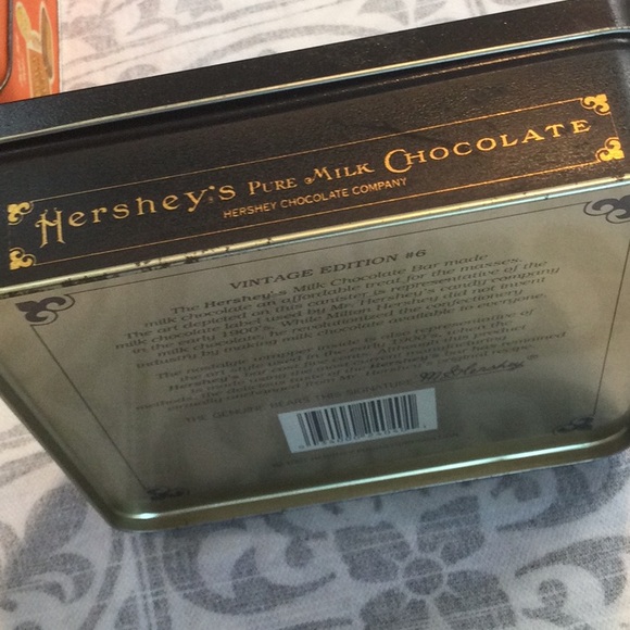 Set of four vintage tins, Hershey Chocolate 1990, 2001 and Reese’s 1997 - Picture 8 of 16